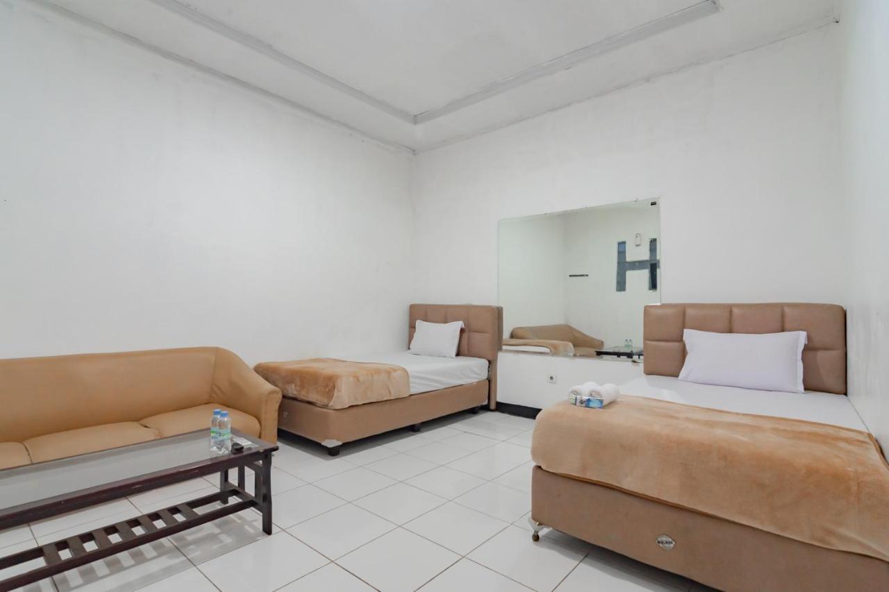 Hotel Markoni Pamanukan Mitra Reddoorz Pamanukan Hilir Exteriör bild