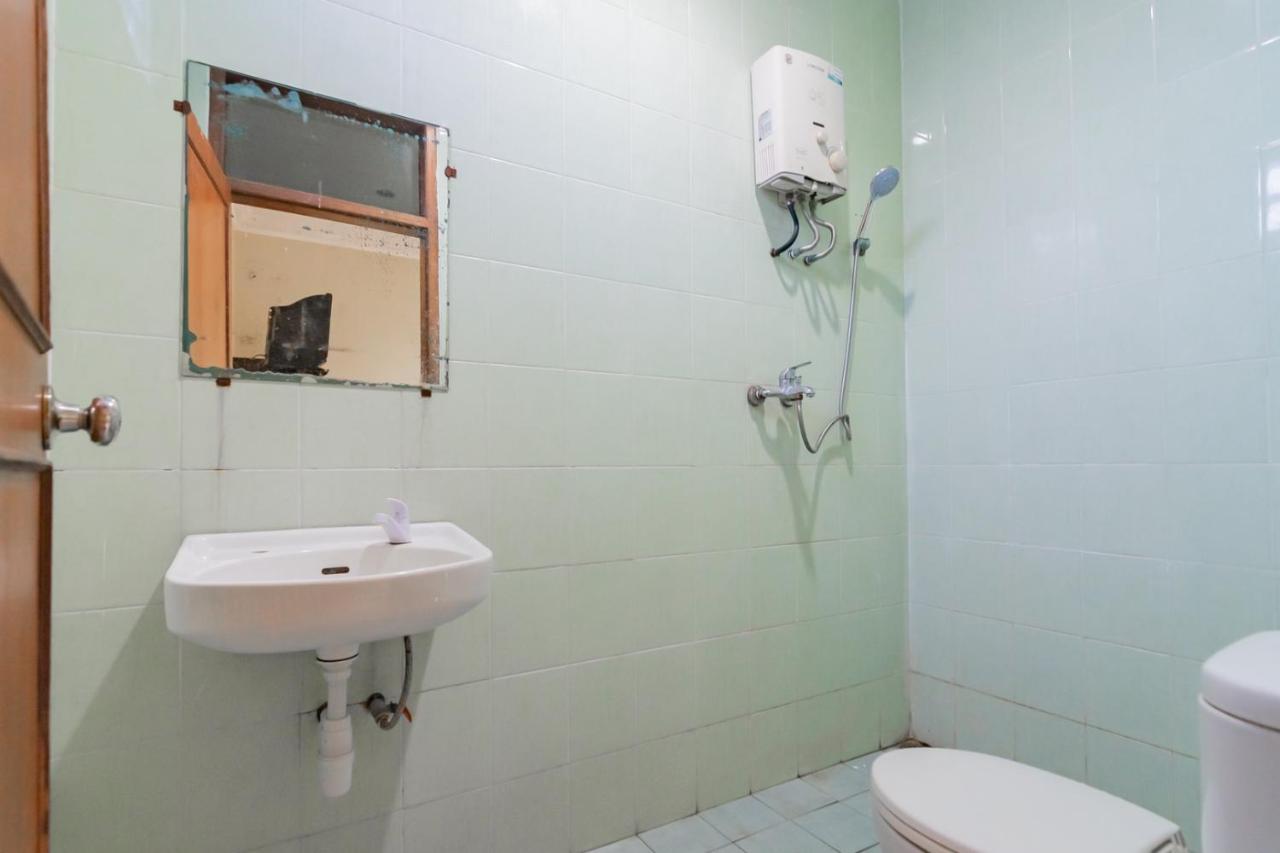 Hotel Markoni Pamanukan Mitra Reddoorz Pamanukan Hilir Exteriör bild